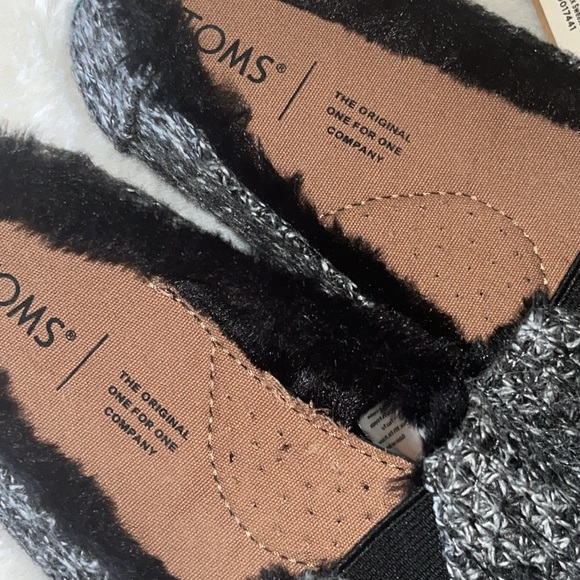 TOMS Belmont Black Gray Sweater Knit & Fur Interior Cozy Soft Slip Ons - Picture 12 of 14